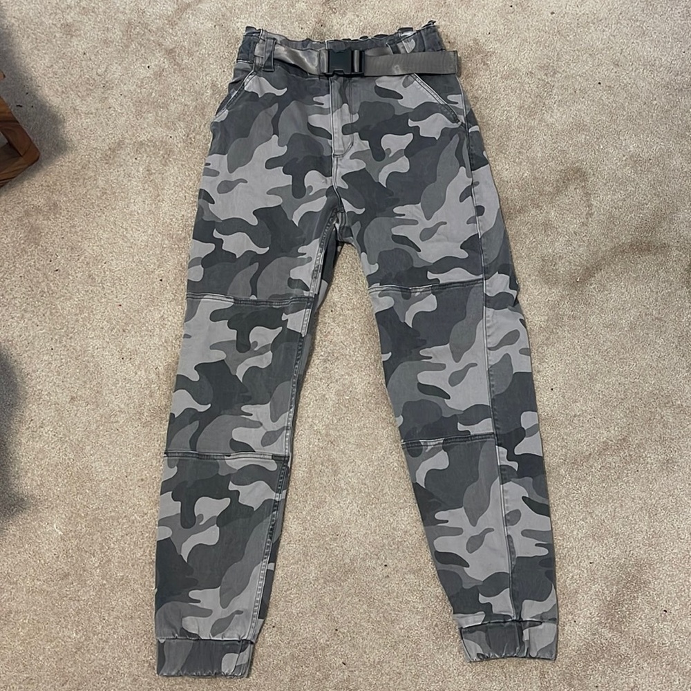 Hollister Ultra High Rise Gray Camo Joggers